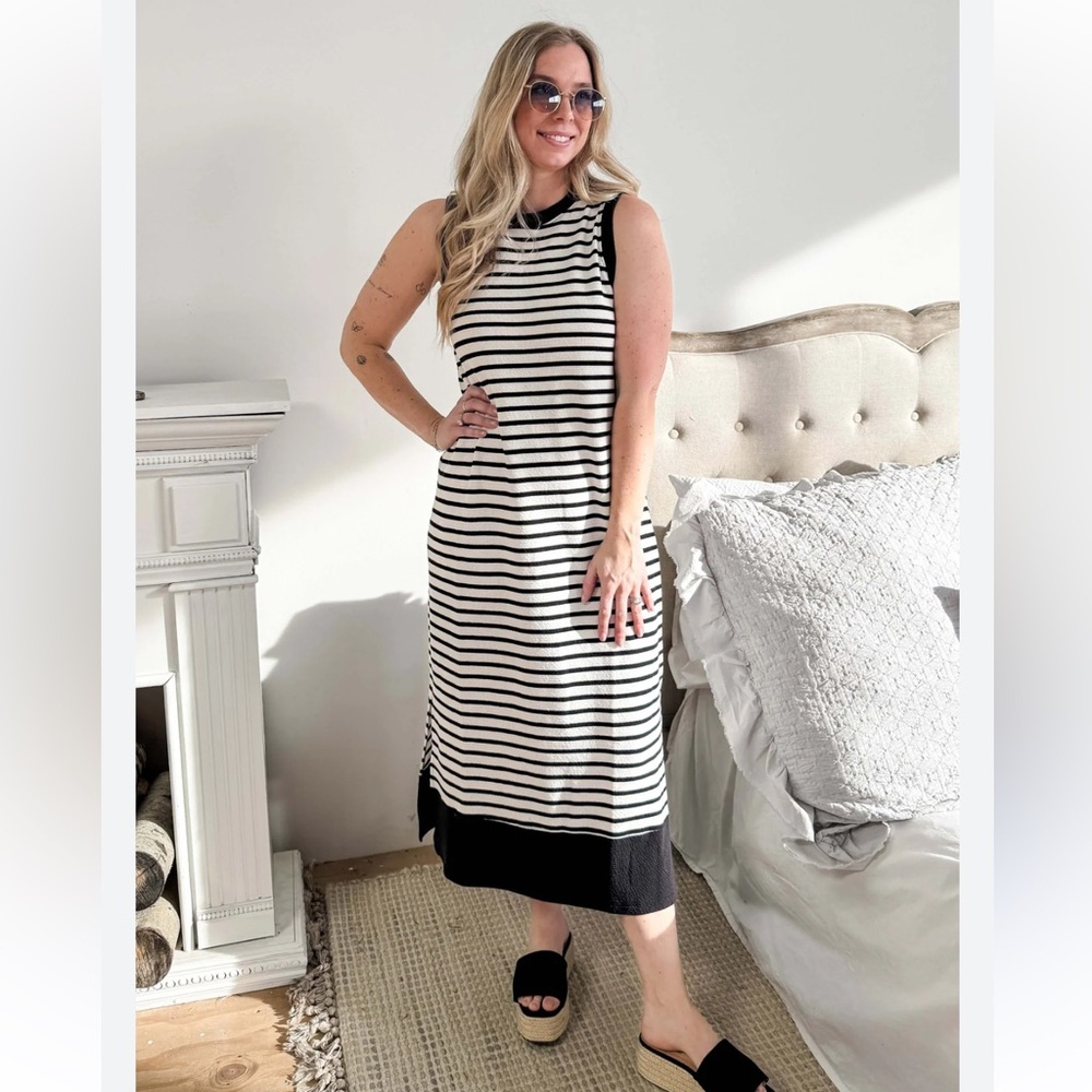 Striped Maxi Dress​​​​​​-JF-EUC-Sz S​-Black Creme- stretch -color block- ☀️